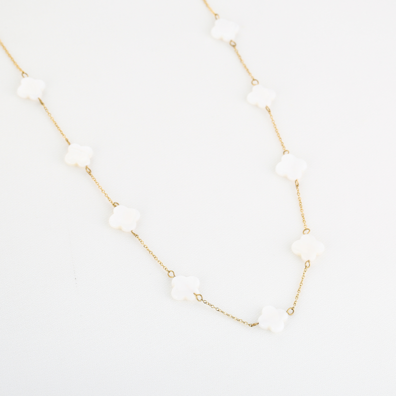 Ketting met klavertjes in parelmoer