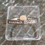 Transparante RingHouder Met Textuur Kleur Ring Goud